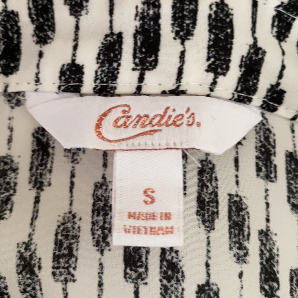 24:03 - Candies Button Down Blouse w/cut out shoulder - Picture 9 of 16